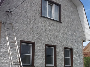 Отделка фасадными панелями Fineber (цокольный сайдинг), серия Скала, цвет мелованный белый